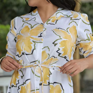 Elegante Vestido Midi Vintage Formal para Mujer, Último Diseño, Cuello Camisero, Natural, Mangas Cortas, Cinta con Botones y Encaje - Product Image 1