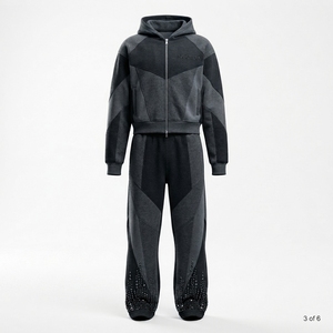 Conjunto Deportivo Personalizado para Mujer, Sudadera con Paneles en Contraste Gris Oscuro y Pedrería, Pantalones Jogger Anchos, Felpa de Algodón, Venta al Por Mayor OEM - Product Image 3