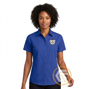 เสื้อเชิ้ตผู้หญิง SIGMA GAMMA RHO แบบลำลอง ติดกระดุม ปักโลโก้ แขนเสื้อแบบแร็กแลน ทรงปกติ ผ้าฝ้าย 100% ระบายอากาศได้ดี - Product Image 1
