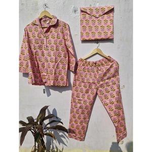 Ensemble de pyjama en coton imprimé floral Buta avec pochette, vêtements de détente pour femmes, ensemble de nuit coordonné, vêtements de nuit doux et respirants - Product Image 1