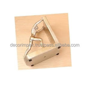 Deux paires de serre-livres en résine unique pour homme de levage Home Decor Sculpture Serre-livres Texture forte et trou de suspension furtif sur le dos. - Product Image 2