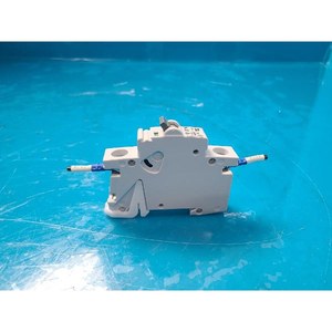 Interrupteur de fin de course industriel CUTLER-HAMMER SPCL1C10, d'occasion, pièces d'équipement semi-conducteur de génération précédente - Product Image 3