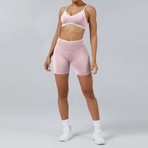 Ensemble de sport 2 pièces pour femme, personnalisé, de haute qualité, soutien-gorge de sport et short respirants en Spandex/Nylon, idéal pour l'entraînement et le yoga - Product Image 3