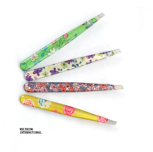 Pinzas para cejas de Punta inclinada de acero inoxidable de calidad profesional con etiqueta privada personalizada, diseños coloridos, bolsa empaquetada para uso de belleza - Product Image 1