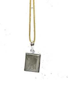 Colgante Cuadrado Geométrico de Pirita Cristalina Bañado en Oro con Engaste de Bisel, Dije de Aleación, Estilo Clásico, Collar de Moda Unisex - Product Image 1