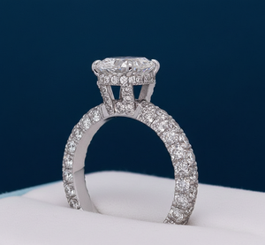 Bague de fiançailles ovale en or blanc 4,00 carats avec diamant de laboratoire VVS2 F certifié IGI, halo pavé, vente en gros - Product Image 2