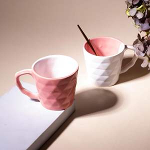 Juego de Café de Cerámica Moderno y Lujoso de Doble Tono con Forma de Diamante, 200 ml, Ecológico, Duradero, Portátil, Disponible en Rosa y Blanco, para Oficina y Hogar - Product Image 5