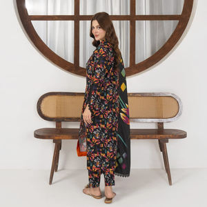 Collection Hiver : Nouveaux Designs de Robes Khaddar Pakistanaises pour Femmes – Tenues de Mariage 3 Pièces en Gros - Product Image 2