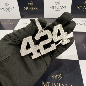 Colgante y Amuleto de Lujo para Hombre, Chapado en Oro, con Diamante Redondo Brillante Número 424 Personalizado, Certificado IGI, Totalmente Engastado, Estilo Hip Hop - Product Image 3