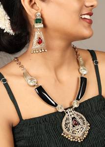 เครื่องประดับเงินออกซิไดซ์แบบชนเผ่า ชุบทอง ประดับด้วยหินสีแดงและสีเขียว สร้อยคอ ต่างหู ดีไซน์โบโฮสไตล์ชาติพันธุ์ ของขวัญสำหรับเธอ - Product Image 2