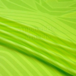 Camisetas y pantalones cortos de fútbol profesionales hechos de material duradero diseñados para máxima comodidad y rendimiento en el campo. - Product Image 6