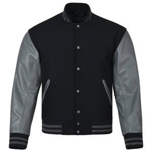 Chaqueta estilo universitario negra para hombre con mangas de cuero en contraste, forro acolchado, ribete a rayas, moda urbana. - Product Image 1
