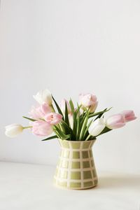 Pink <b>Ceramic</b> Tabletop <b>Vase</b> Minimalist Design Matte Finish 4-8 Inches Exquisite Durable - Product Image 3