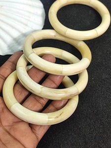 กำไลข้อมือทำมือคุณภาพดีที่สุด เป็นมิตรกับสิ่งแวดล้อม ดีไซน์คลาสสิก ขัดเงา ทำจากเขาควาย สำหรับผู้หญิง - Product Image 2