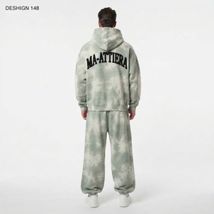 Ensemble survêtement streetwear homme vert sauge crème tie-dye avec sweat à capuche zippé et pantalon large, panneau de manches clouté, personnalisable OEM ODM - Product Image 2