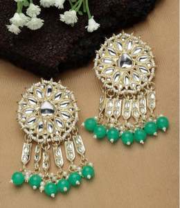 Pendientes Colgantes con Forma de Flor, Chapados en Oro, Hechos a Mano en India, con Cristales de Imitación y Perlas, Modernos para Mujer - Product Image 6
