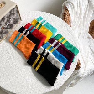 Calcetines de Mujer a Rayas, Mezcla de Algodón Transpirable, para Uso Diario, Primavera, Tejido de Grosor Estándar, Estilo Regular - Product Image 1