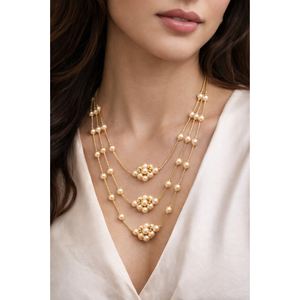 Collar de Moda Revalia con Cadena de Perlas de Imitación, Diseño Multicapa, Elegante, con Racimo Floral, Tres Hilos, Color Marfil, para Mujer - Product Image 1