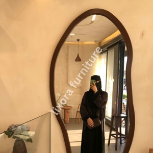Miroir mural encadré en bois irrégulier, design moderne et minimaliste, écologique, pour la décoration intérieure et les anniversaires - Product Image 2