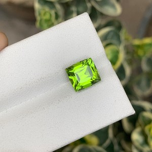Piedra Preciosa de Peridoto Verde Natural Facetada con Corte Baguette, Calidad Premium para Joyería - Product Image 5