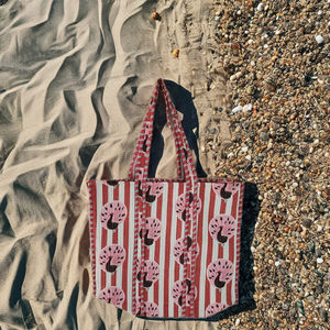 Sac fourre-tout en coton matelassé Kantha fait à la main avec fermeture éclair, imprimé floral élégant, design spacieux pour les femmes, voyages, shopping - Product Image 4