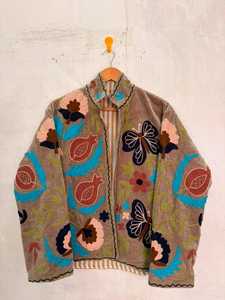 Chaqueta de terciopelo bordada inspirada en mariposas y granadas, estilo suzani, abrigo floral bohemio, blazer artesanal hecho a mano para invierno. - Product Image 2