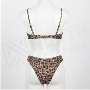 Ensemble bikini 2 pièces pour femme North Approach, imprimé léopard, avec détail bijou torsadé sur le devant et bas de bikini string - Product Image 2