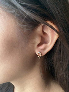 Boucles d'oreilles en or jaune avec diamants de laboratoire en forme de goutte d'eau - Product Image 4