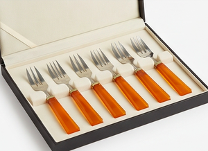 Ensemble de six fourchettes en acier inoxydable avec manches ambrées, design vintage, compatibles lave-vaisselle, pour la salle à manger au quotidien - Product Image 6
