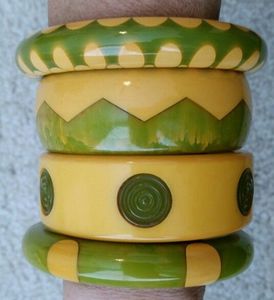 NOUVEAU Bracelet manchette vintage irrégulier, grand et transparent, en résine acrylique épaisse et imposante - Product Image 5