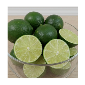 Citrons verts frais entiers et coupés en tranches 5-10 cm, stockage à froid - Product Image 1