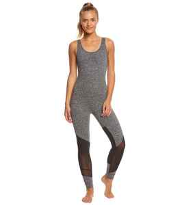 Mono deportivo de verano sin mangas con cuello en U para mujer, de tejido suave, diseño de espalda cruzada, ajuste ceñido, top corto de yoga - Product Image 2