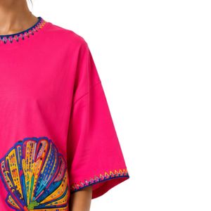 เสื้อยืดโอเวอร์ไซส์สีชมพูสดใส พิมพ์ลายมหาสมุทรหลากสีสัน สไตล์ลำลอง ผ้าฝ้าย สตรีทแวร์ ใส่สบายช่วงฤดูร้อน ทรงหลวม รับผลิตตามแบบ OEM ODM ขายส่ง - Product Image 4