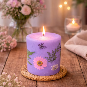 Vela de Parafina Decorativa Floral Elegante para Navidad y Diwali, Ecológica y No Tóxica (3x3 Pulgadas) - Product Image 1