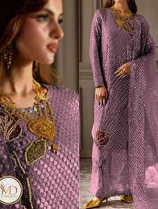 Salwar Kameez traditionnel noir en soie pour femmes avec broderie dorée et dupatta pêche pour les occasions de mariage - Product Image 5