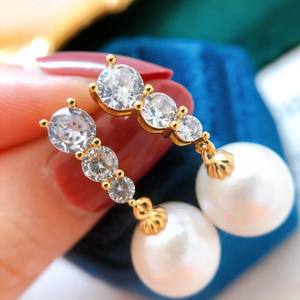 Boucles d'oreilles en perles d'eau douce dégradées de style coréen, tempérament de déesse estivale, style baroque, élégantes et lustrées - Product Image 2