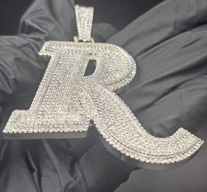 Colgante de Lujo Personalizado con Iniciales/Letras de Moissanita VVS Totalmente Cubierta de Piedras, Certificado, Estilo Hip Hop, Plata 925, Regalo para Raperos - Product Image 3