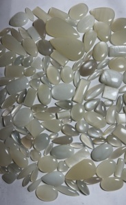 Piedras Preciosas Sueltas Hechas a Mano de Piedra Lunar Blanca de Melocotón de Forma Mixta Natural, Gemas Trimurti de Rajastán para Joyería Personalizada - Product Image 2