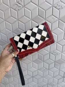 Bolso de mano a cuadros en blanco y negro con ribete rojo, diseño occidental, tallado a mano en cuero, elegante bolso de mano con diseño occidental. - Product Image 2