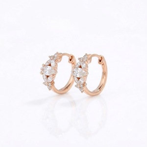 Pendientes de aro Huggie con diamantes de laboratorio talla marquesa, oro amarillo de 14K, pendientes de aro con diamantes certificados por IGI, regalo de aniversario nupcial - Product Image 3