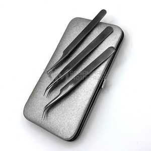 Pince à épiler pour extensions de cils RMI Black Plasma Pro Straight Slim Boot Volume, précision, acier inoxydable et étui magnétique - Product Image 4