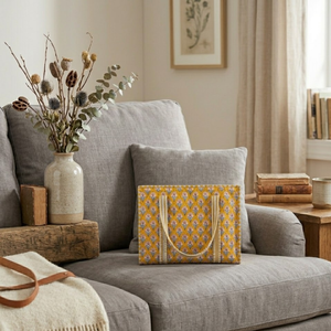 Bolso Tote de Algodón con Diseño Floral Amarillo, Bolso de Hombro Acolchado Hecho a Mano, Bolso de Viaje y Compras para Mujer - Product Image 6