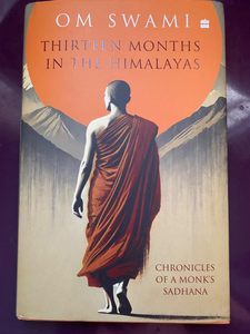 หนังสือปกอ่อน "สิบสามเดือนในหิมาลัย" โดยออม สวามี หนังสือขายดีสำหรับผู้ใหญ่ - Product Image 1