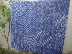 Listo para Enviar: Colcha Kantha Reversible Índigo Hecha a Mano, de Algodón con Patchwork, Textil Boho Indio para el Hogar, Ideal para Hoteles y Playa - Product Image 2