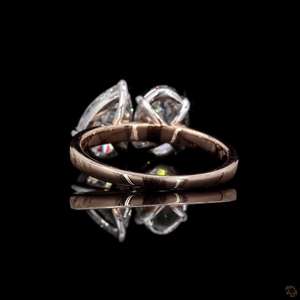 Anillo Toi et Moi de diamante cultivado en laboratorio ovalado y pera de 2 quilates en oro rosa de 14 quilates - Product Image 4