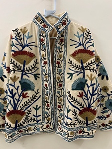 เสื้อแจ็คเก็ตกำมะหยี่ปักลายซูซานีพรีเมียมสำหรับผู้หญิง สีขาว ลายดอกไม้ สไตล์โบโฮ ทำมือ ลายชนเผ่า เสื้อแจ็คเก็ตสั้น ของขวัญสุดเพอร์เฟกต์สำหรับเธอ - Product Image 3