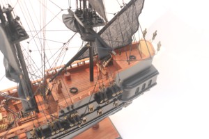 Artículo Más Vendido |   PERLA NEGRA |   Maqueta de Barco Pirata de Madera Hecha a Mano para Decoración Navideña, Colección para Amantes de las Películas - Product Image 6