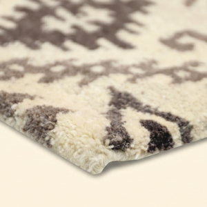 Alfombra de Lana Hecha a Mano con Diseño Tribal Geométrico en Color Carbón, Ecológica, Antideslizante, de Pelo Grueso, con Patrón de Símbolos en Negro/Gris para Sala de Estar - Product Image 4