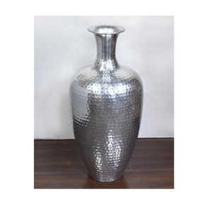 Los jarrones de flores de aluminio fundido de alta calidad con patrón en acabado de latón también se pueden hacer en otros acabados Decoración festiva del hogar - Product Image 4