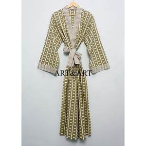 Bata estilo kimono de algodón con estampado floral tradicional para mujer, ideal para estar en casa, dormir, descansar y para el spa. - Product Image 1